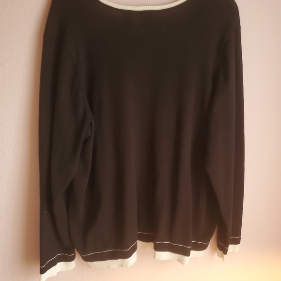 SOLD Emma James Collection Sweater - Picture 13 of 13